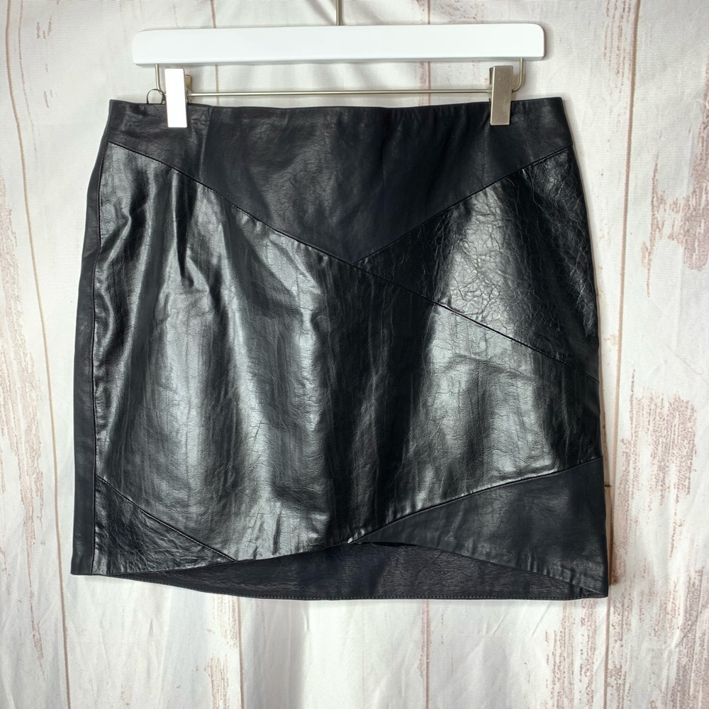 Blank NY vegan leather mini skirt, fitted size medium black new with tags nwt